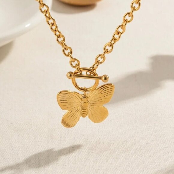 NWT Statement Butterfly Pendant Necklace 18K Gold Plated Chunky Toggle Clasp - Picture 3 of 12